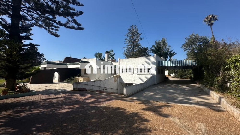 Villa à vendre à Souissi. Superficie bâti 1000 m². Belle terrasse et jardin - Vente Immobilier - Rabat - photo 1