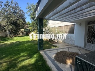 Villa à vendre à Souissi. Superficie bâti 1000 m². Belle terrasse et jardin - Villa à vendre - Rabat