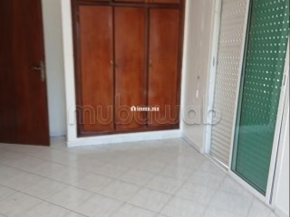 tres-bel-appartement-en-location-a-bourgogne-ouest-1-piece-ascenseur-et-terrasse