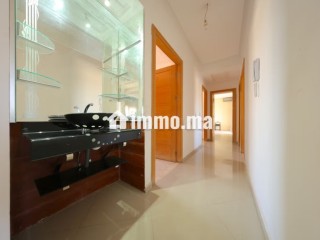 Appartement à louer en Centre. 3 chambres. Cheminée et concierge - Appartement à vendre - Fes