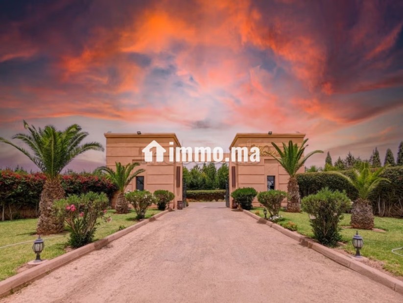 Villa de standing à louer pour vos vacances avec cuisinière à Sidi Abdallah Ghiat.
Belle piscine 20 m terrasse et jardin 10000 Dhs par jour - Vente Immobilier - Autre - photo 8