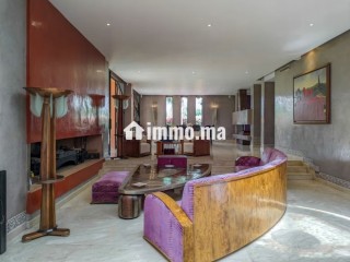 Villa de standing à louer pour vos vacances avec cuisinière à Sidi Abdallah Ghiat.
Belle piscine 20 m terrasse et jardin 10000 Dhs par jour - Villa à vendre - Autre