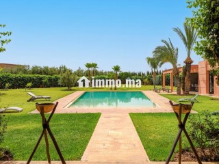 Villa de standing à louer pour vos vacances avec cuisinière à Sidi Abdallah Ghiat.
Belle piscine 20 m terrasse et jardin 10000 Dhs par jour - Villa à vendre - Autre
