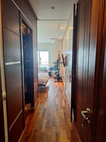 location-dappartement-vide-a-racine-169m2-big-6