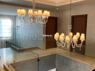 Maison de luxe à vendre à Bouskoura. 4 chambres. Salon traditionnel et porte blindée - Maison à vendre - Bouskoura