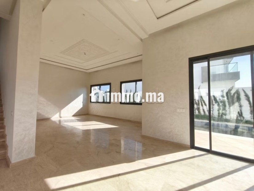 Belle villa avec Jardin et Piscine - Location Immobilier - Dar Bouazza - photo 3