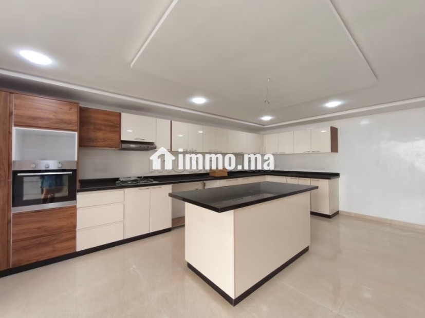 Belle villa avec Jardin et Piscine - Location Immobilier - Dar Bouazza - photo 5