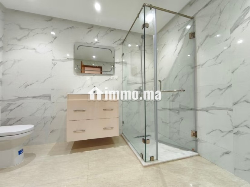 Belle villa avec Jardin et Piscine - Location Immobilier - Dar Bouazza - photo 6