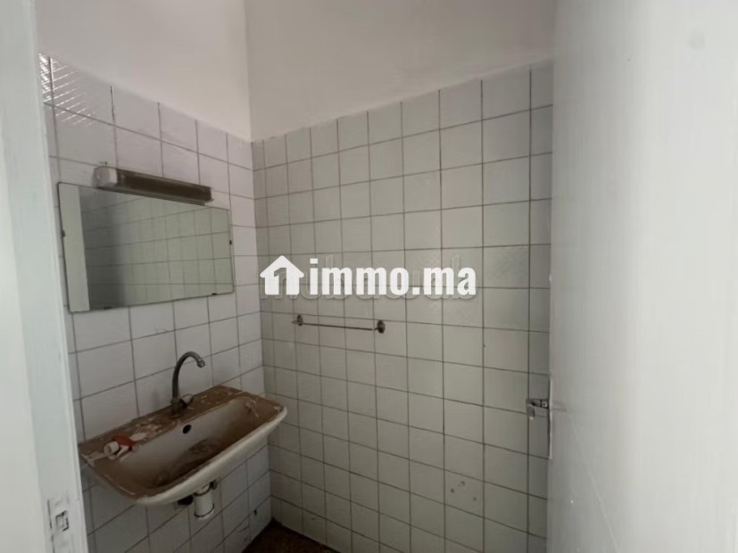 Magasin dans une galerie commerciale à louer à 5min de la gare refait à neuf - Location Immobilier - Marrakech - photo 8
