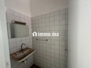 Magasin dans une galerie commerciale à louer à 5min de la gare refait à neuf - Appartement à louer - Marrakech