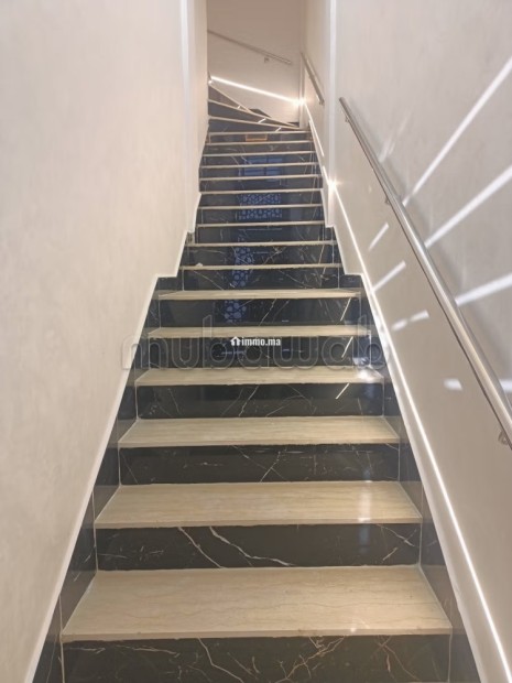 Vente d'un bel appartement à Hay Lmkansa. Superficie 100 m². Bien meublé - Vente Immobilier - Casablanca - photo 1