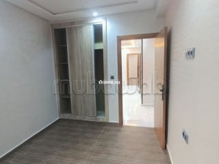 Vente d'un bel appartement à Hay Lmkansa. Superficie 100 m². Bien meublé - Appartement à vendre - Casablanca