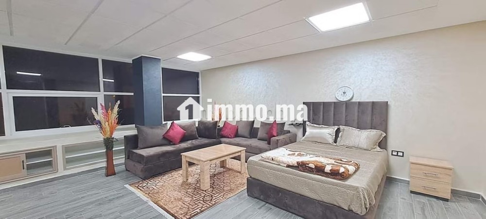 Très bel appartement en location à El Hadadda. 1 chambre. Porte blindée et résidence sécurisée - Location Immobilier - Kenitra - photo 1