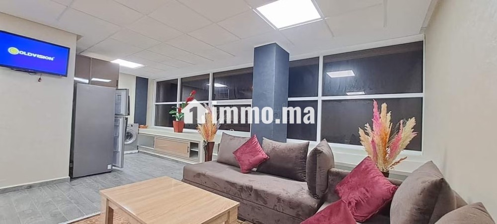Très bel appartement en location à El Hadadda. 1 chambre. Porte blindée et résidence sécurisée - Location Immobilier - Kenitra - photo 2