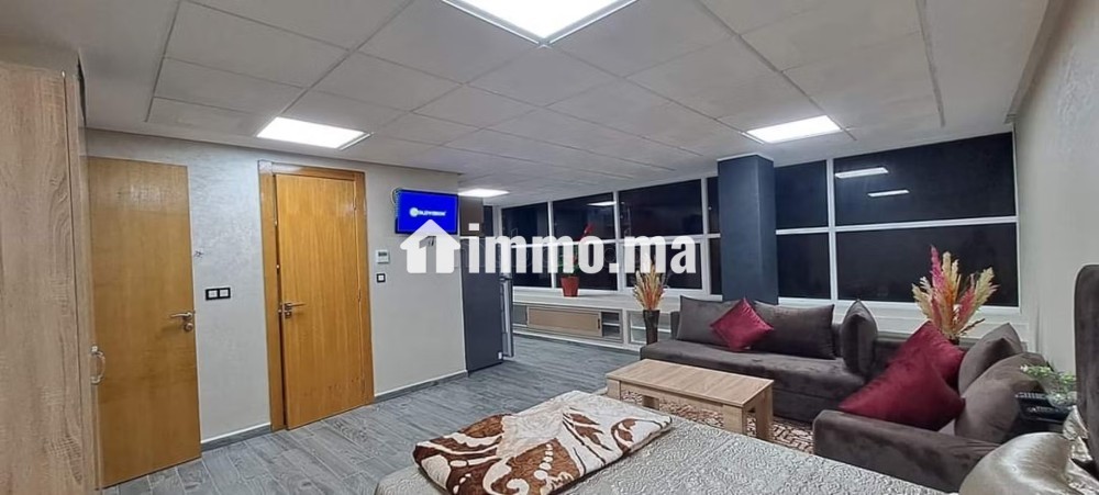 Très bel appartement en location à El Hadadda. 1 chambre. Porte blindée et résidence sécurisée - Location Immobilier - Kenitra - photo 3