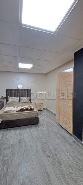 Très bel appartement en location à El Hadadda. 1 chambre. Porte blindée et résidence sécurisée - Location Immobilier - Kenitra - photo 6