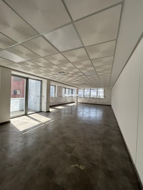 Location de bureaux à Agdal. Surface de 700 m². Ascenseur et garage - Location Immobilier - Rabat - photo 1