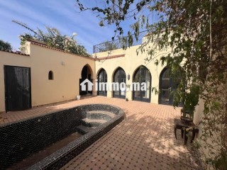 Beau riad en location à Ennakhil Palmeraie.
Superficie 300 m².
Meublé - Villa à louer - Marrakech