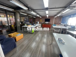 Bureaux à louer à Gauthier.
Superficie 380 m².
Ascenseur et terrasse - Bureau à louer - Casablanca