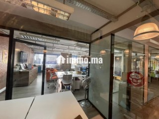 Bureaux à louer à Gauthier.
Superficie 380 m².
Ascenseur et terrasse - Bureau à louer - Casablanca