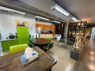Bureaux à louer à Gauthier.
Superficie 380 m².
Ascenseur et terrasse - Bureau à louer - Casablanca
