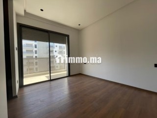 Tres jolie appartement vide en location sur cfc - Appartement à louer - Casablanca