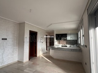 Bel appartement avec grande terrasse ensoleillé - Appartement à louer - Tanger
