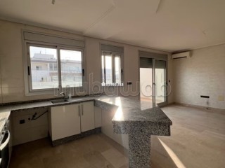 Bel appartement avec grande terrasse ensoleillé - Appartement à louer - Tanger