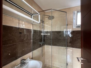 Bel appartement avec grande terrasse ensoleillé - Appartement à louer - Tanger