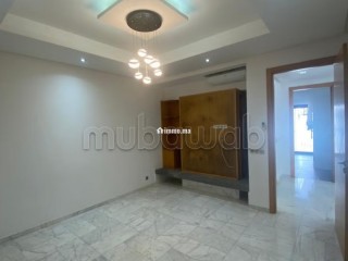 Maison de luxe à louer à Riyad. 5 pièces. Garage et terrasse - Villa à louer - Rabat