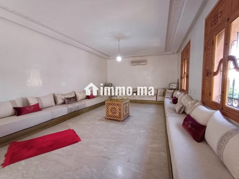 Villa de haut standing à louer à Guéliz. Surface de 320 m². Tout confort avec cheminée et climatisation - Location Immobilier - Marrakech - photo 2