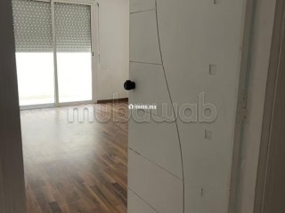 Appartement 2 chambres avec cour et parking titré - Appartement à vendre - Casablanca