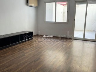 Appartement 2 chambres avec cour et parking titré - Appartement à vendre - Casablanca