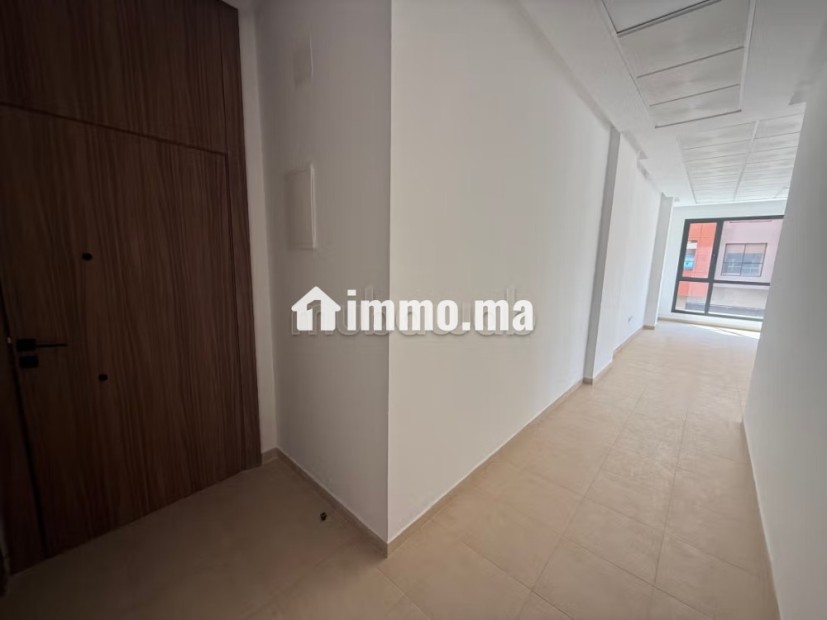 Location de bureaux à Route de Safi.
Surface de 81 m².
Ascenseur et stationnement - Location Immobilier - Marrakech - photo 8