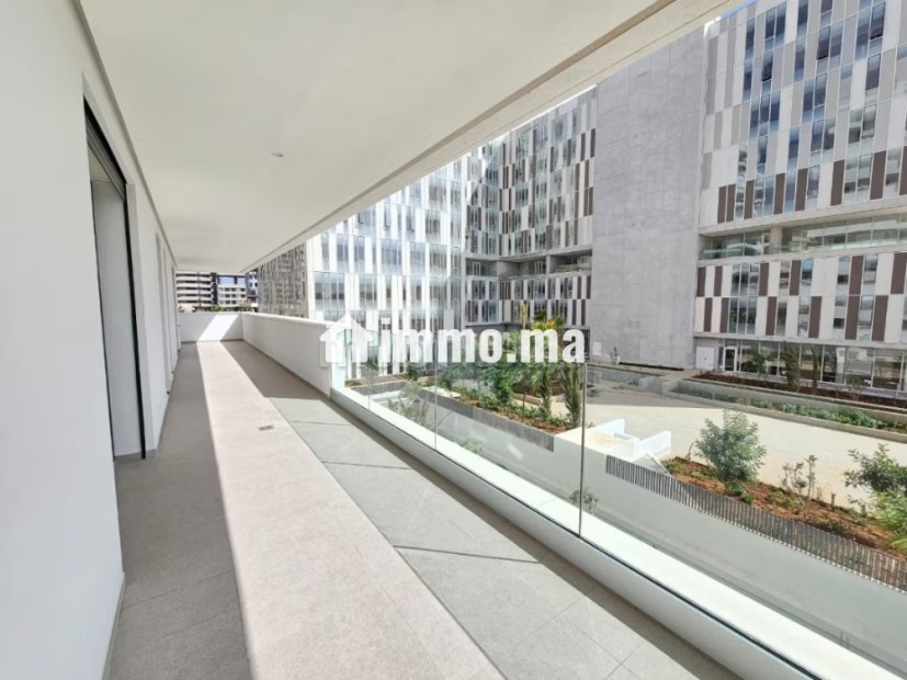Bel appartement en location à Casablanca Finance City. 3 grandes pièces. Terrasse et ascenseur - Location Immobilier - Casablanca - photo 1