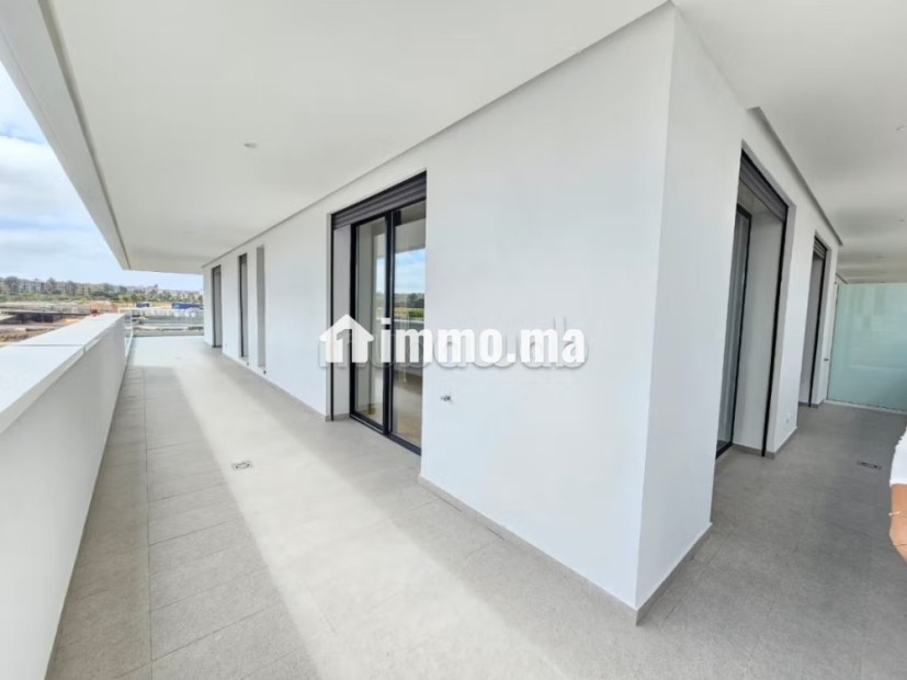 Bel appartement en location à Casablanca Finance City. 3 grandes pièces. Terrasse et ascenseur - Location Immobilier - Casablanca - photo 4