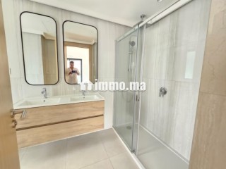 Bel appartement en location à Casablanca Finance City. 3 grandes pièces. Terrasse et ascenseur - Appartement à louer - Casablanca