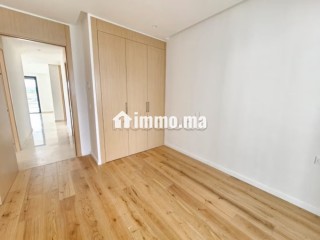 Bel appartement en location à Casablanca Finance City. 3 grandes pièces. Terrasse et ascenseur - Appartement à louer - Casablanca