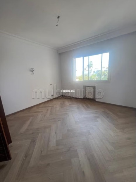 Location d'un appartement à Ain Diab. Surface totale 250 m². Climatisation et piscine - Location Immobilier - Casablanca - photo 6