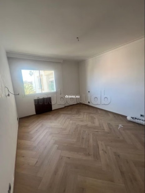 Location d'un appartement à Ain Diab. Surface totale 250 m². Climatisation et piscine - Location Immobilier - Casablanca - photo 7