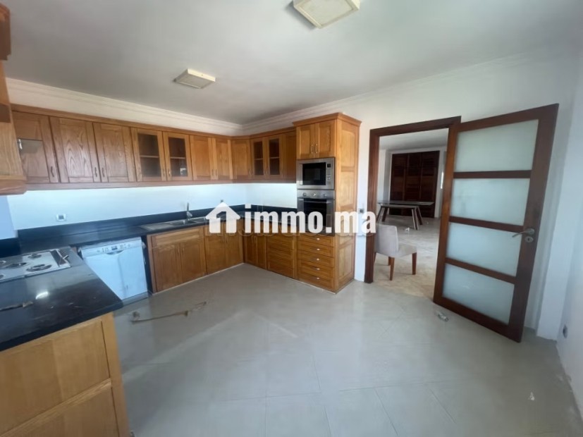 Location d'un appartement à Ain Diab. Surface totale 250 m². Climatisation et piscine - Location Immobilier - Casablanca - photo 8