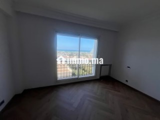 Location d'un appartement à Ain Diab. Surface totale 250 m². Climatisation et piscine - Appartement à louer - Casablanca