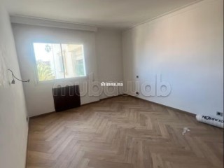 Location d'un appartement à Ain Diab. Surface totale 250 m². Climatisation et piscine - Appartement à louer - Casablanca