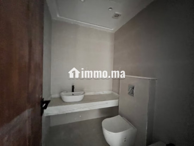Appartement haut standing, en location à menzah. 3 belles chambres. Grand terrasse, belle Piscine - Location Immobilier - Rabat - photo 7