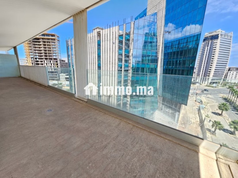 Joli appartement avec terrasse et vue dégagée - Location Immobilier - Casablanca - photo 3