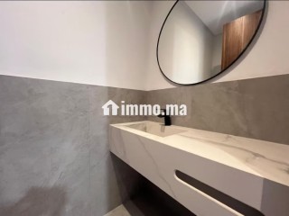 Louez cet appartement à Oasis.
Superficie 55 m².
Meublé - Appartement à louer - Casablanca