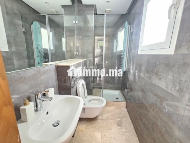 cosy-appartement-joliment-meuble-big-9