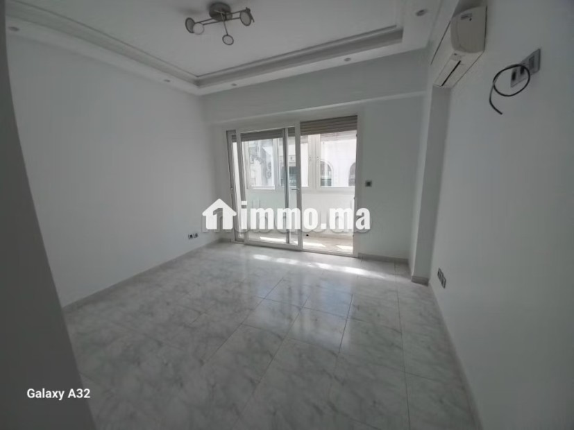 Très bel appartement en location à Racine. 5 pièces. Service de concierge et climatisation - Location Immobilier - Casablanca - photo 4