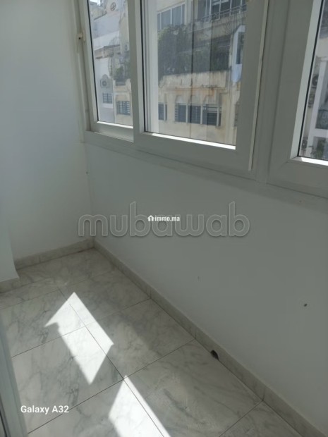 Très bel appartement en location à Racine. 5 pièces. Service de concierge et climatisation - Location Immobilier - Casablanca - photo 6