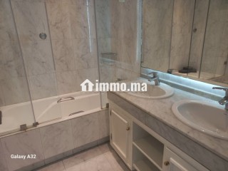 Très bel appartement en location à Racine. 5 pièces. Service de concierge et climatisation - Appartement à louer - Casablanca